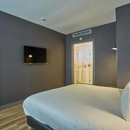 Hotel La Parizienne 3*